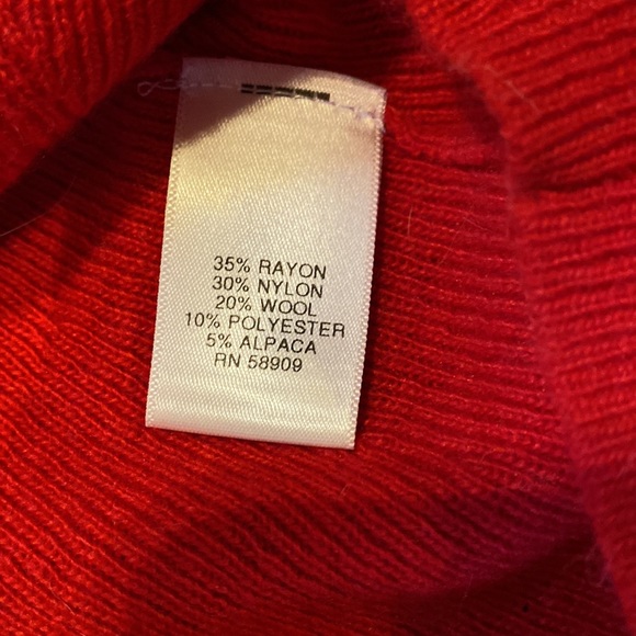 Gianni Bini Cold Shoulder Sweater - Red Size Medium - Picture 7 of 7